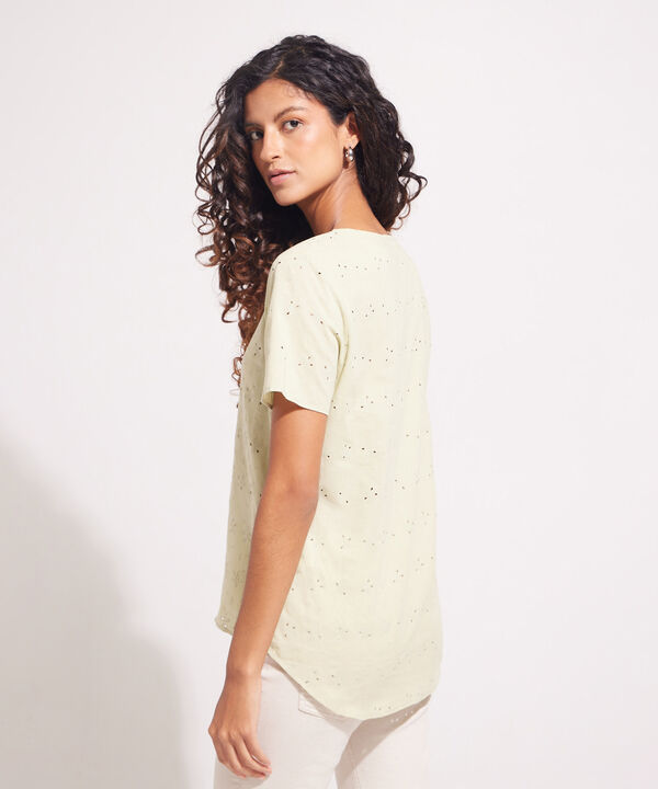 Blusa Estampada Manga Corta Con Cuello Herradura Y Ruedo Cola De Pato