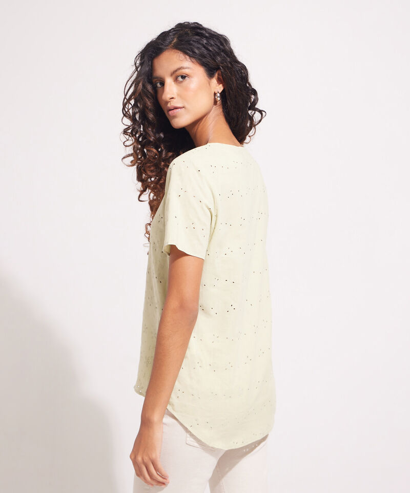 Blusa Estampada Manga Corta Con Cuello Herradura Y Ruedo Cola De Pato