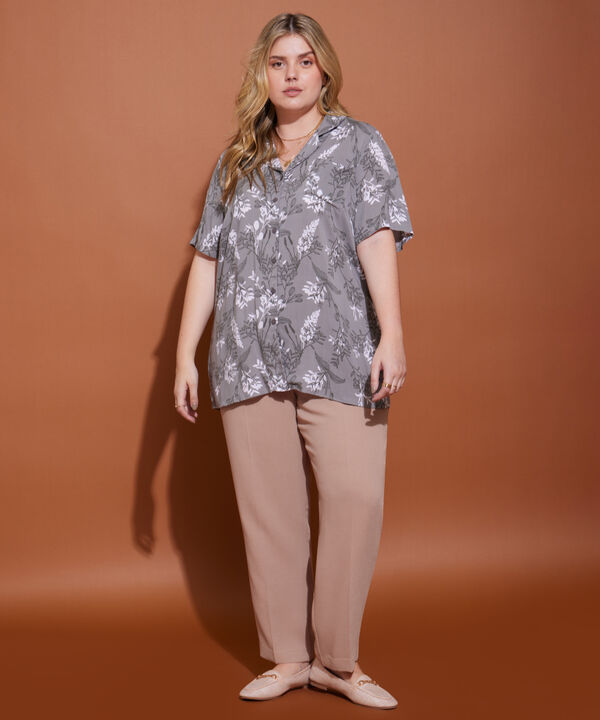Camisa Estampada Manga Corta, Cuello Camisero Con Botonadura En Centro Frente Y Bolsillo image number null