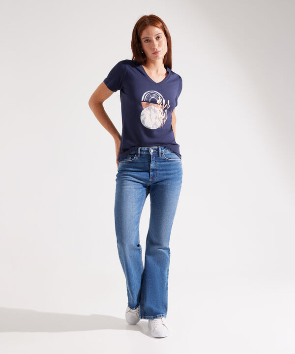 Camiseta Estampada con Escote en V