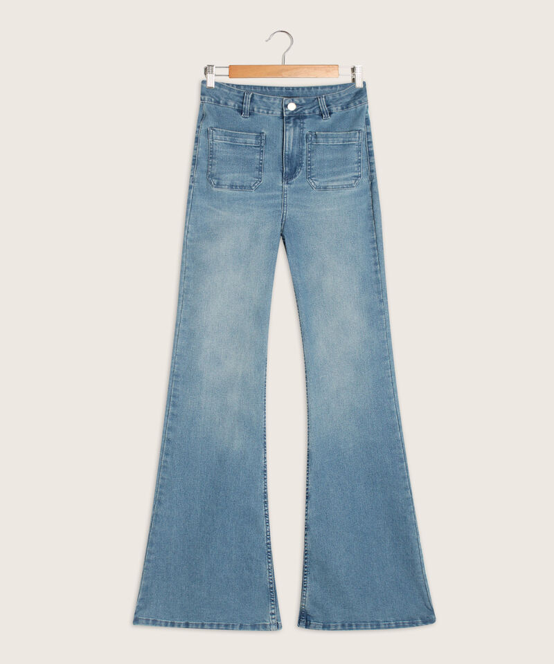 Jean Tipo Flare con Bolsillos de Parche