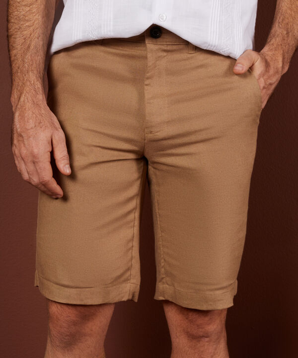 Bermuda Unicolor En Lino Tipo Chino Con Bolsillos Laterales Y Ribetes Traseros, Silueta Regular Fit