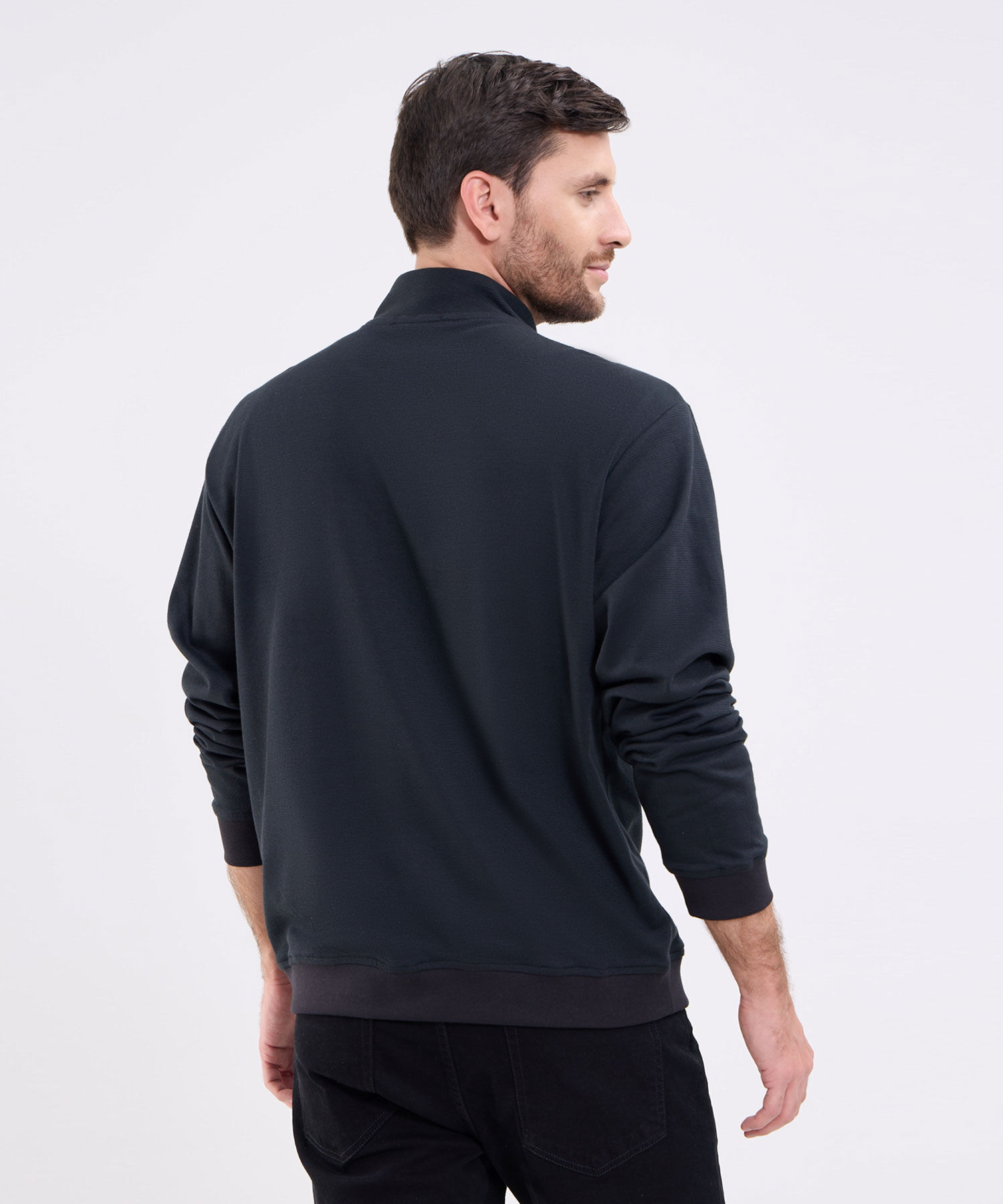 Buso Cuello Alto Con Cortes En Contraste Para Hombre