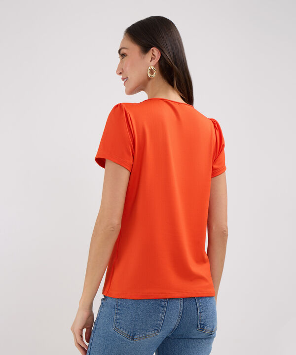 Camiseta Unicolor, Manga Corta Con Recogido Y Escote Con Abertura Ojal