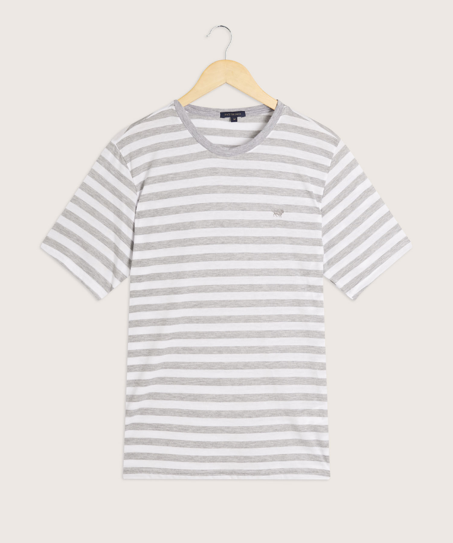 Camiseta Manga Corta Preteñida. Bordado León 3D