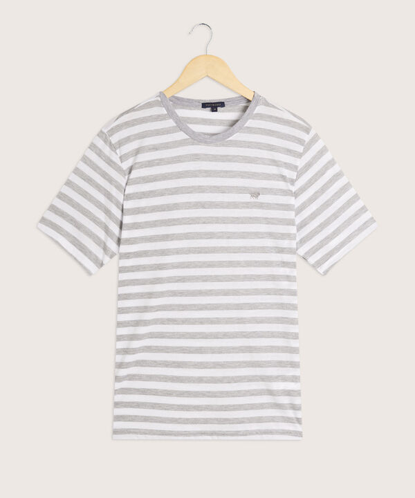 Camiseta Manga Corta Preteñida. Bordado León 3D