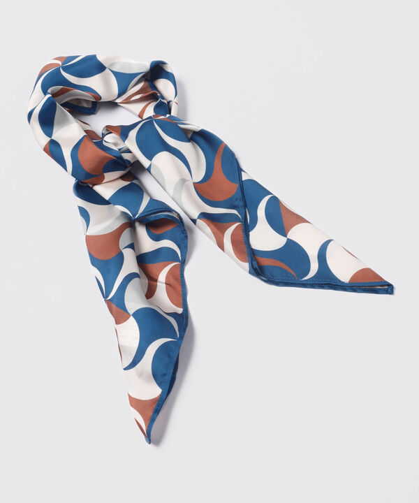 Bufanda Pa&ntilde;oleta Satinada Motivo Geom&eacute;trico 70X70 Cm image number null