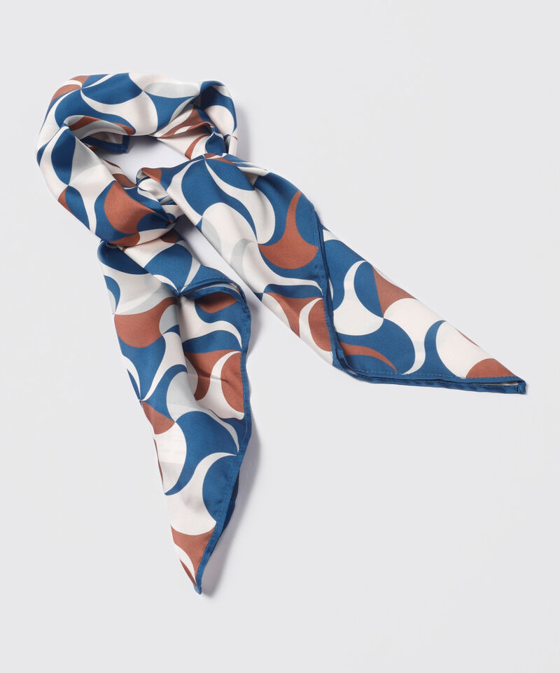 Bufanda Pa&ntilde;oleta Satinada Motivo Geom&eacute;trico 70X70 Cm