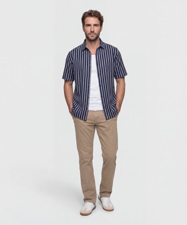 Jeans Hombre Regular Fit con Cinco Bolsillos