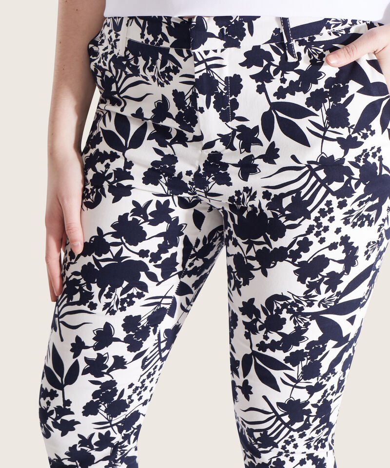 Pantalón Capri Con Bolsillos Laterales