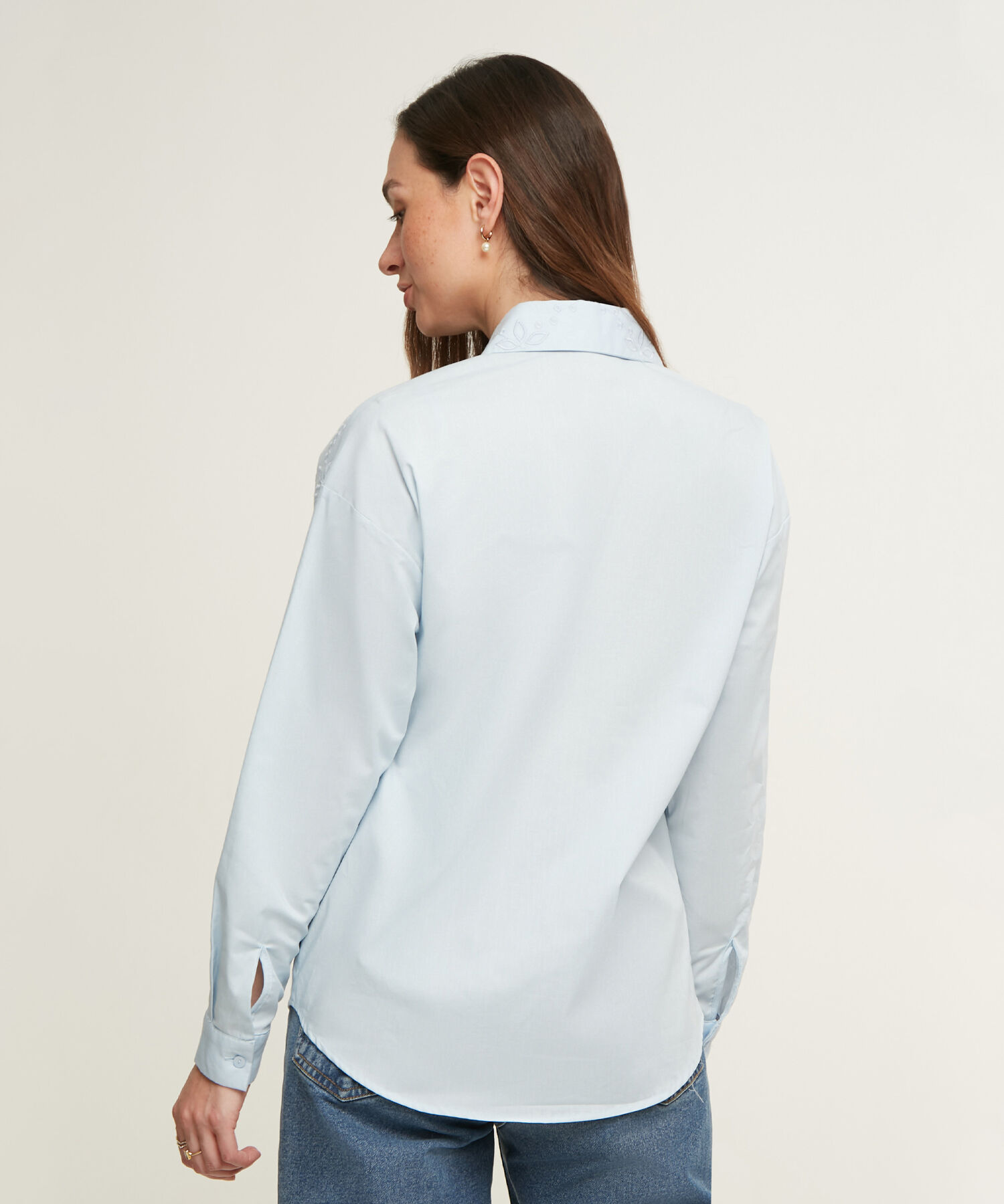 Camisa Unicolor Con Bordado Tipo Ojalillo