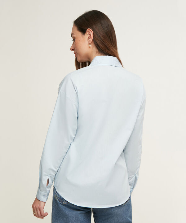 Camisa Unicolor Con Bordado Tipo Ojalillo