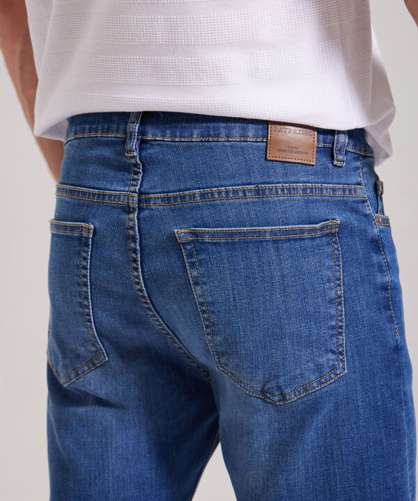 Jean Regular Tono Azul Oscuro.