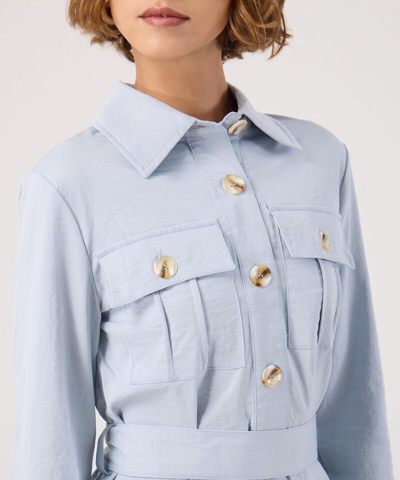 Chaqueta unicolor con bolsillos 