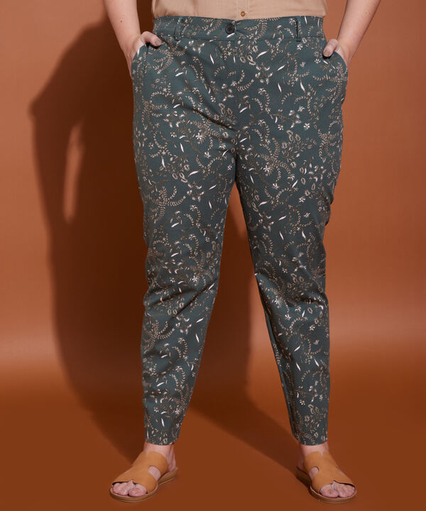 Pantalón Chino Estampado Con Elastico En Posterior