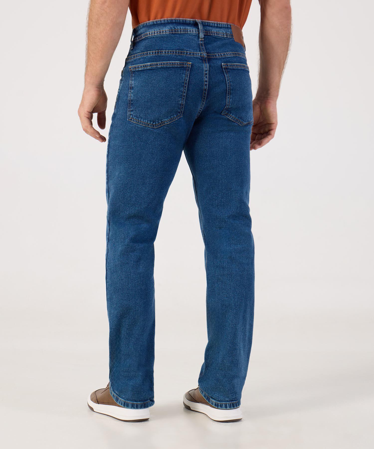 Jeans Rectos con Lavado Tradicional Hombre