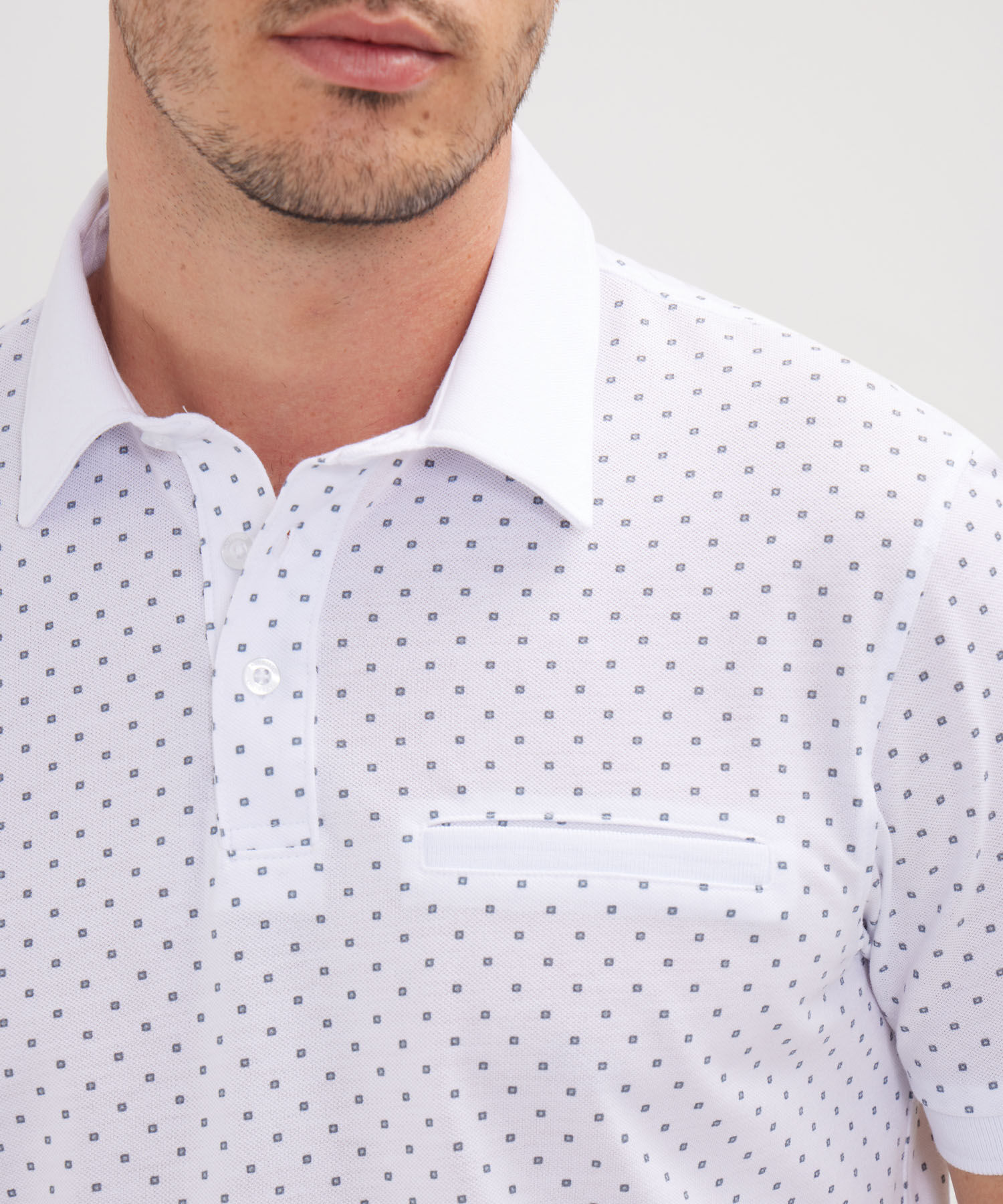 Polo Estampada Cuello Maquina Con Bolsillo Ribete