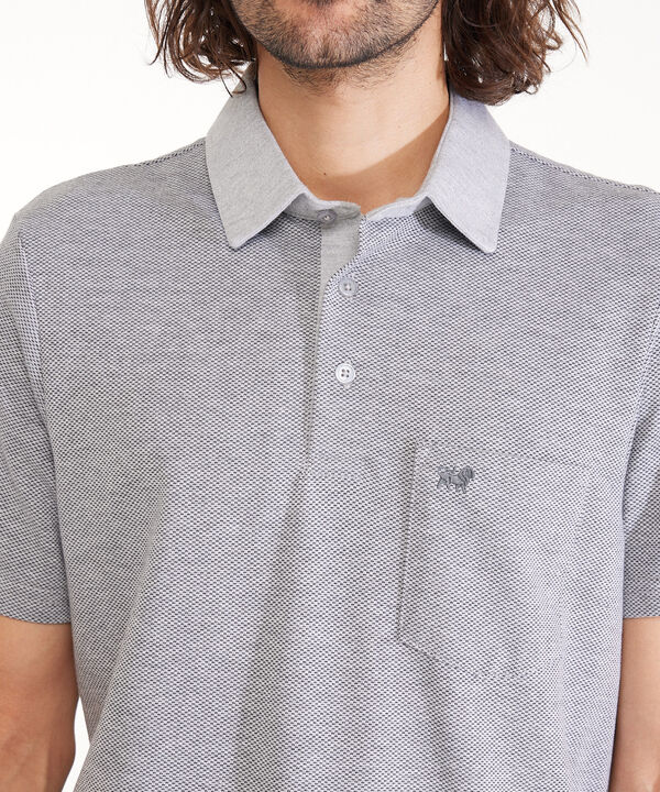 Polo Unicolor Textura, Cuello Duro, Manga Corta Con Bolsillo, Silueta Regular Fit image number null