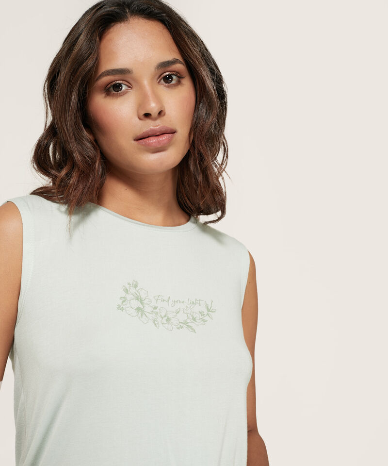 Pijama CortoCapri. Camiseta Manga Sisa Ancha. Pantalón Capri Estampado En Tejido De Punto.