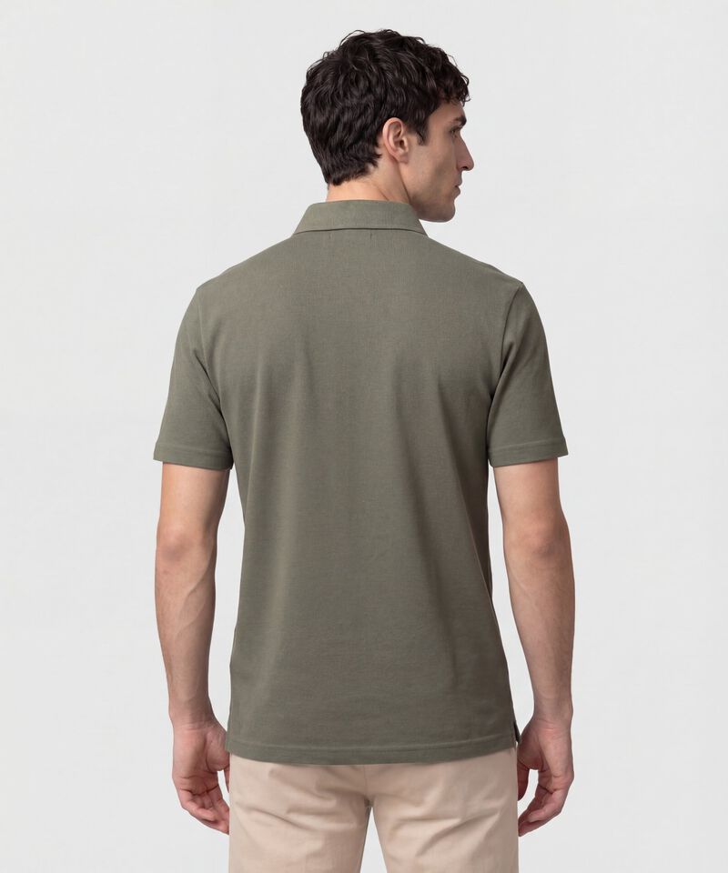 Polo Unicolor, Cuello Duro Con Bolsillo Y Silueta Regular Fit