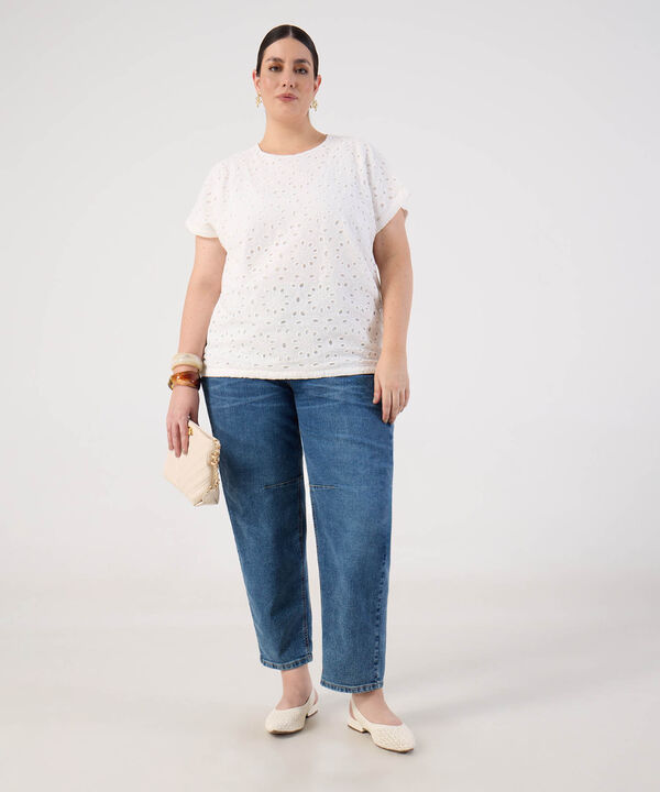 Blusa de Manga Corta en Ojalillo para Mujer Curvy image number null