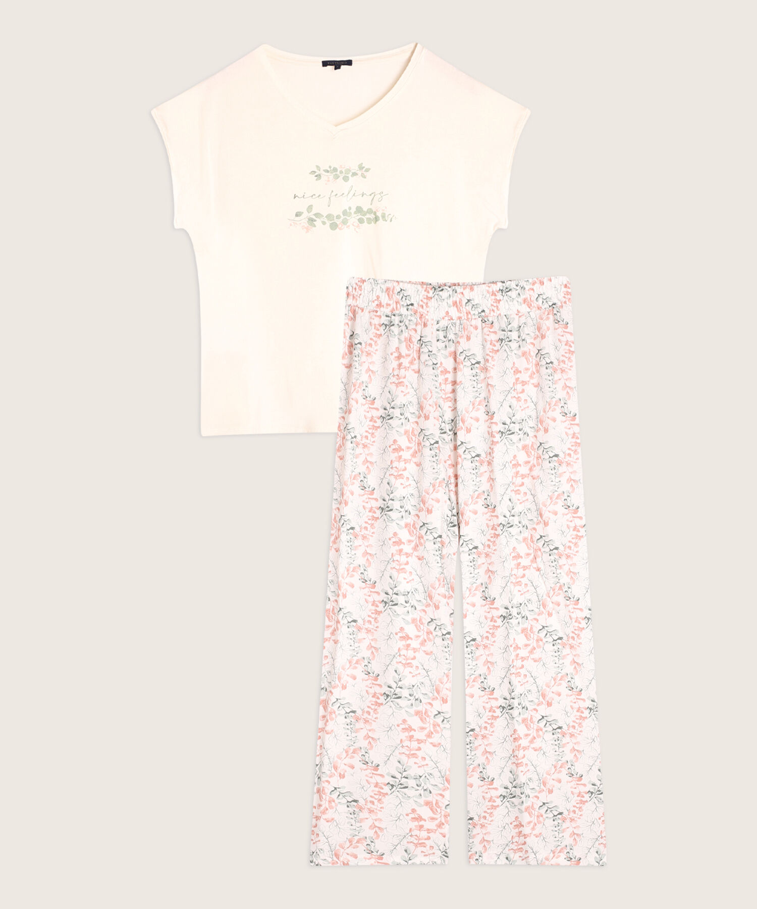 Pijama Corto, Camiseta Cuello En V Con Screen Y  Pantalon Capri Tejido Plano