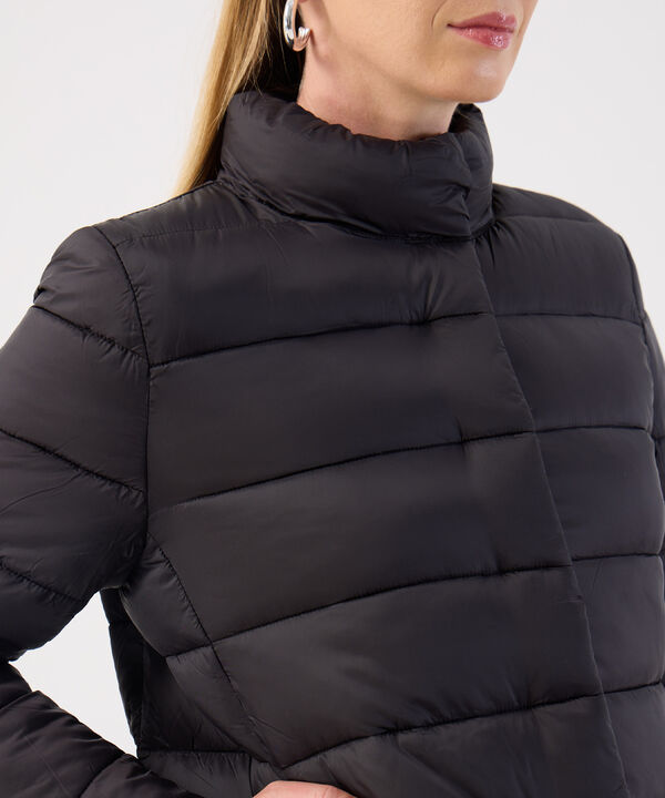 Chaqueta Acolchada de Cuello Alto image number null