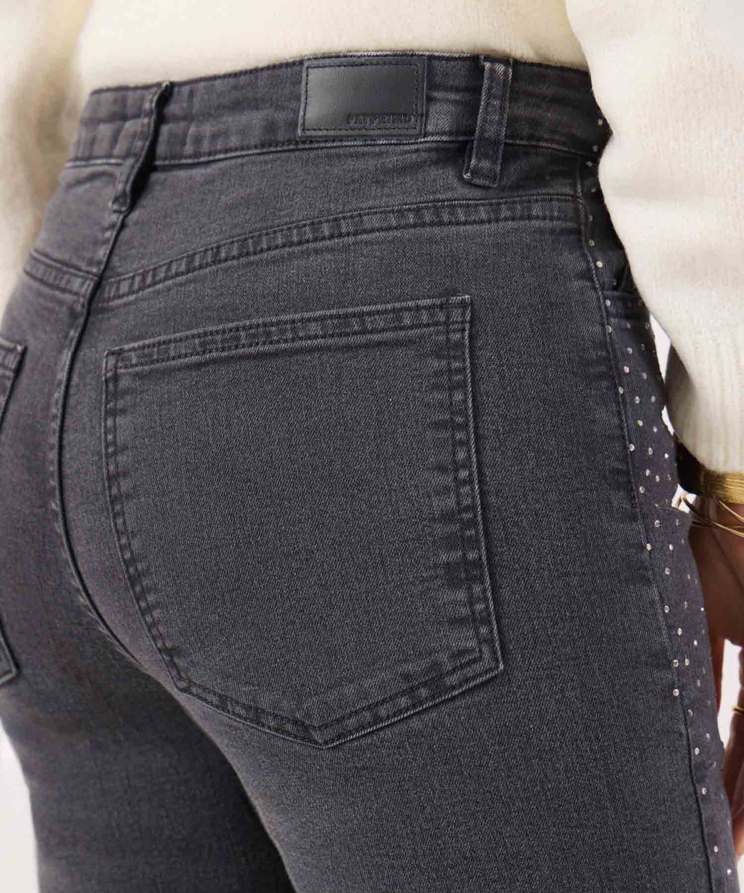 Jean Straight Con Detalle 