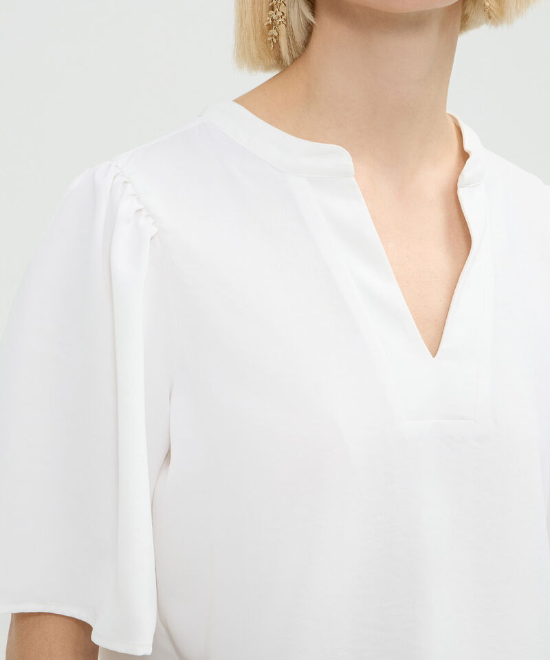 Blusa Unicolor Con Cuello V