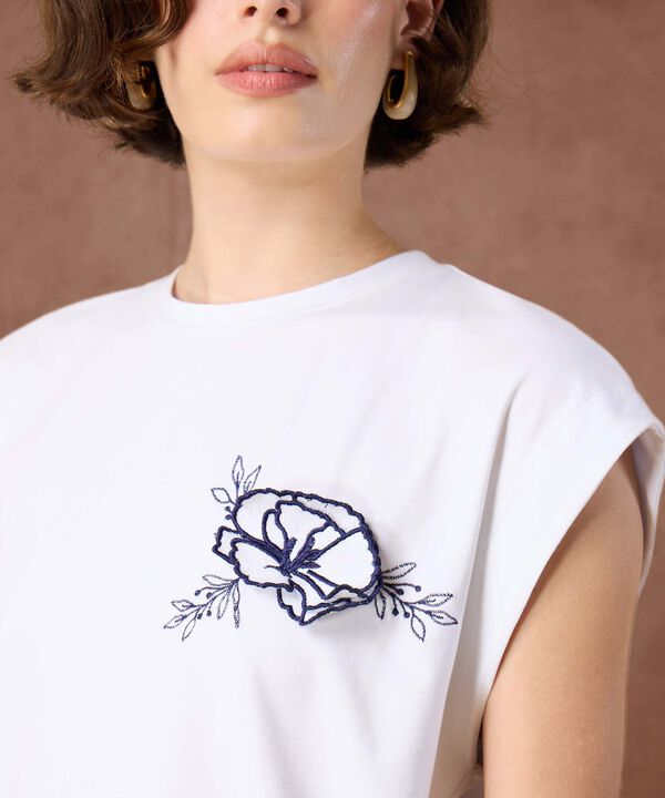 Camiseta Mujer sin Manga con Diseño Bordado image number null