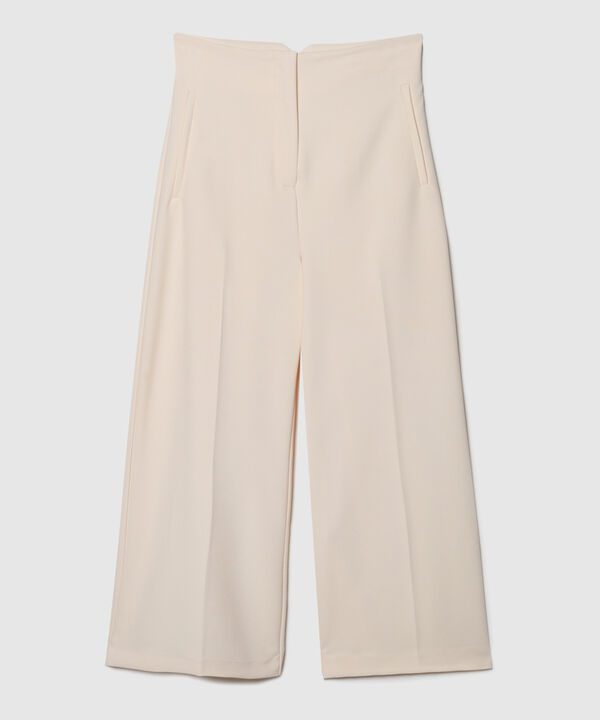 Pantalón Moda Unicolor, Tiro Alto Con Corte V En Pretina Posterior Y Ribetes Laterales, Serena