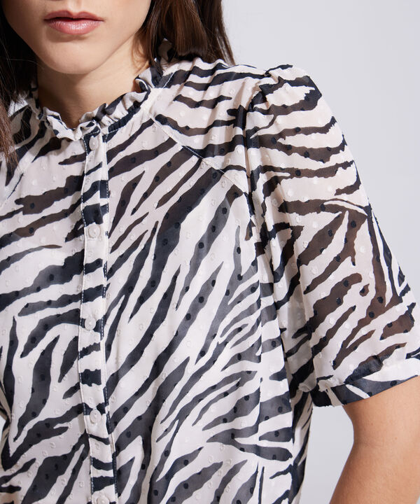 Blusa Manga Corta Cuello Ruche  Con Top Interno Fit Missy