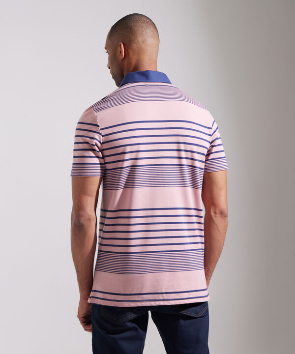 Polo Preteñida Cuello Duro Con Bolsillo, Pechera Y Banda En Contraste Unicolor, Silueta Regular Fit