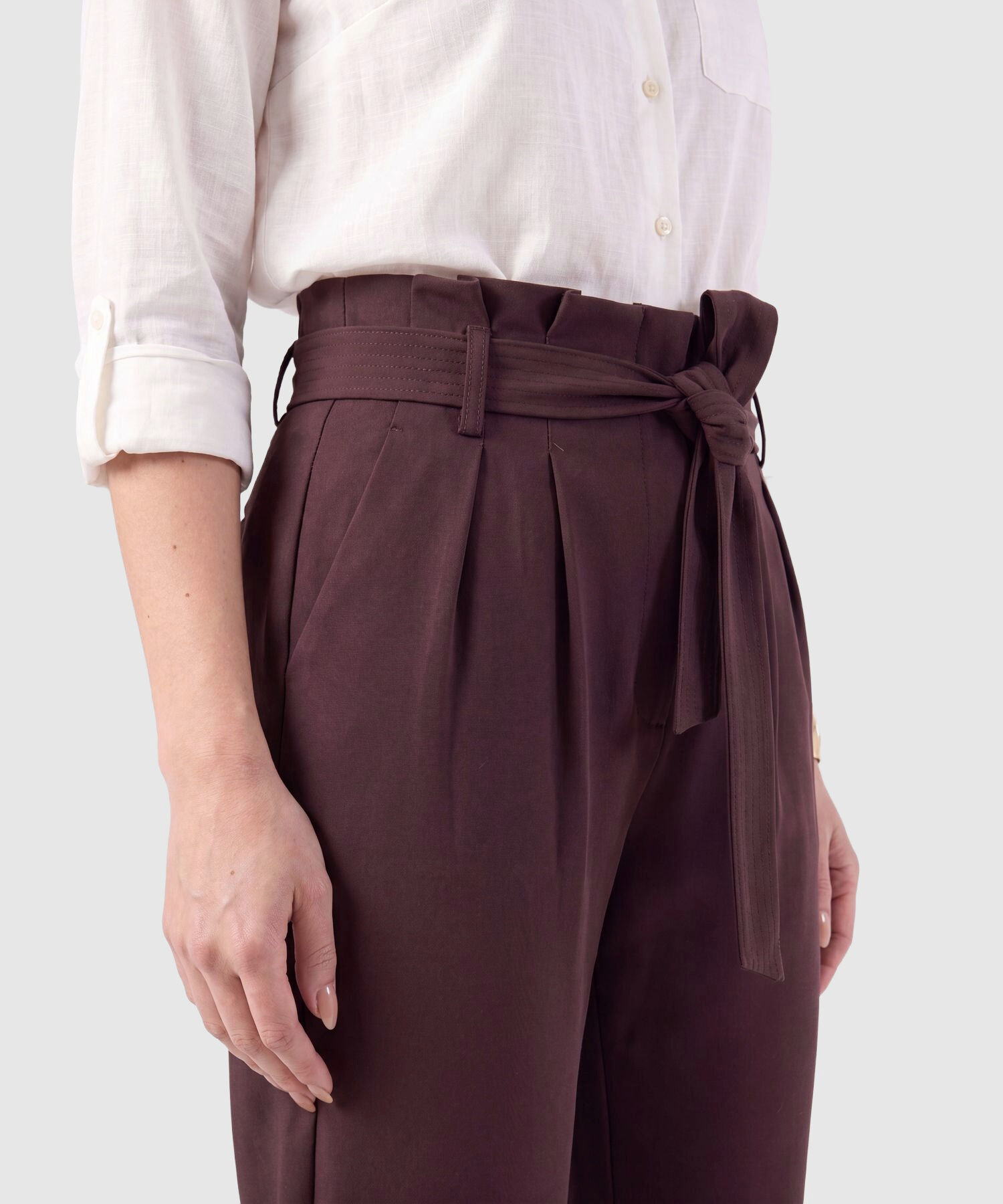 Pantal&oacute;n De Tiro Alto Con Cintur&oacute;n De Amarre Mujer