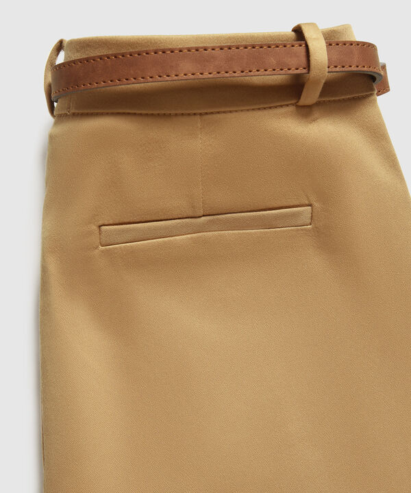 Pantalón Chino Básico image number null