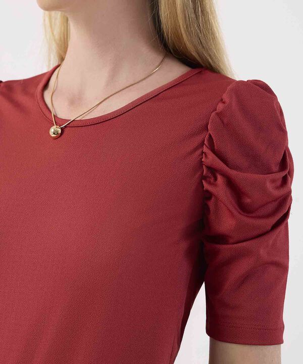 Blusa con Detalle en Mangas