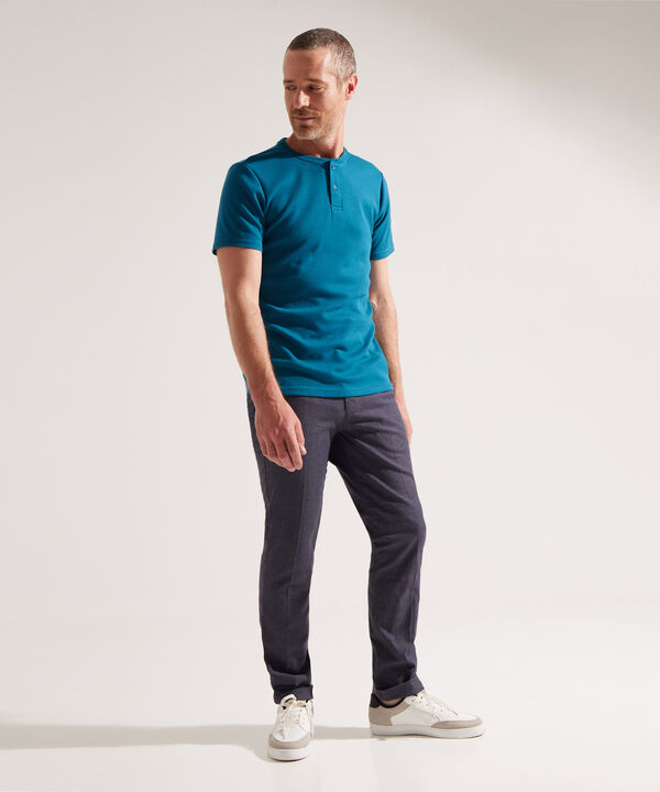 Camiseta con Cuello Henley