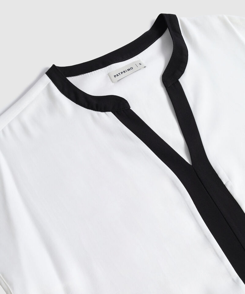 Blusa Minimalista de Escote Cruzado