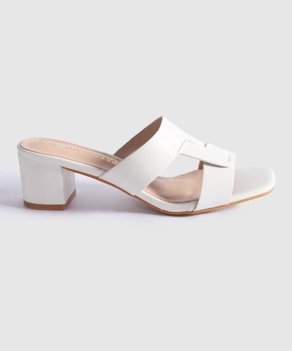 Sandalias image number null