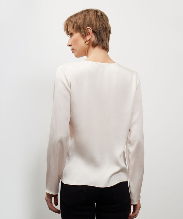 Blusa Unicolor Texturizada Con Botones