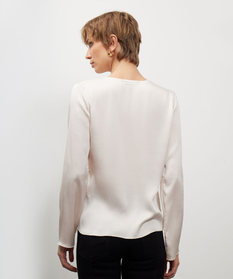 Blusa Unicolor Texturizada Con Botones