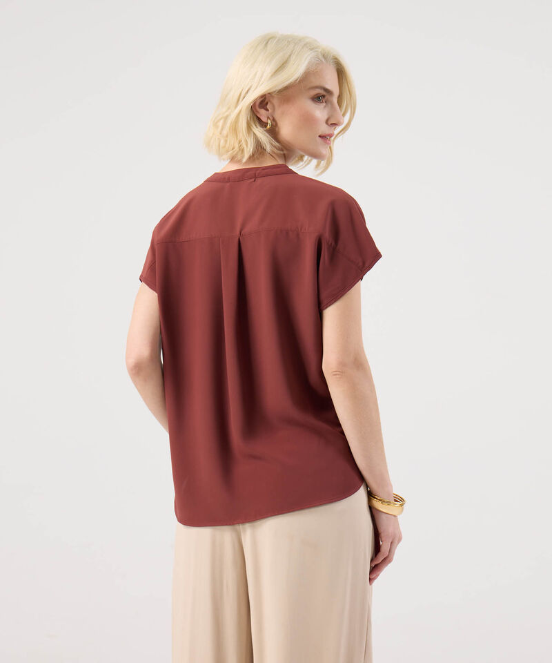 Blusa Unicolor Con Botones A Tono