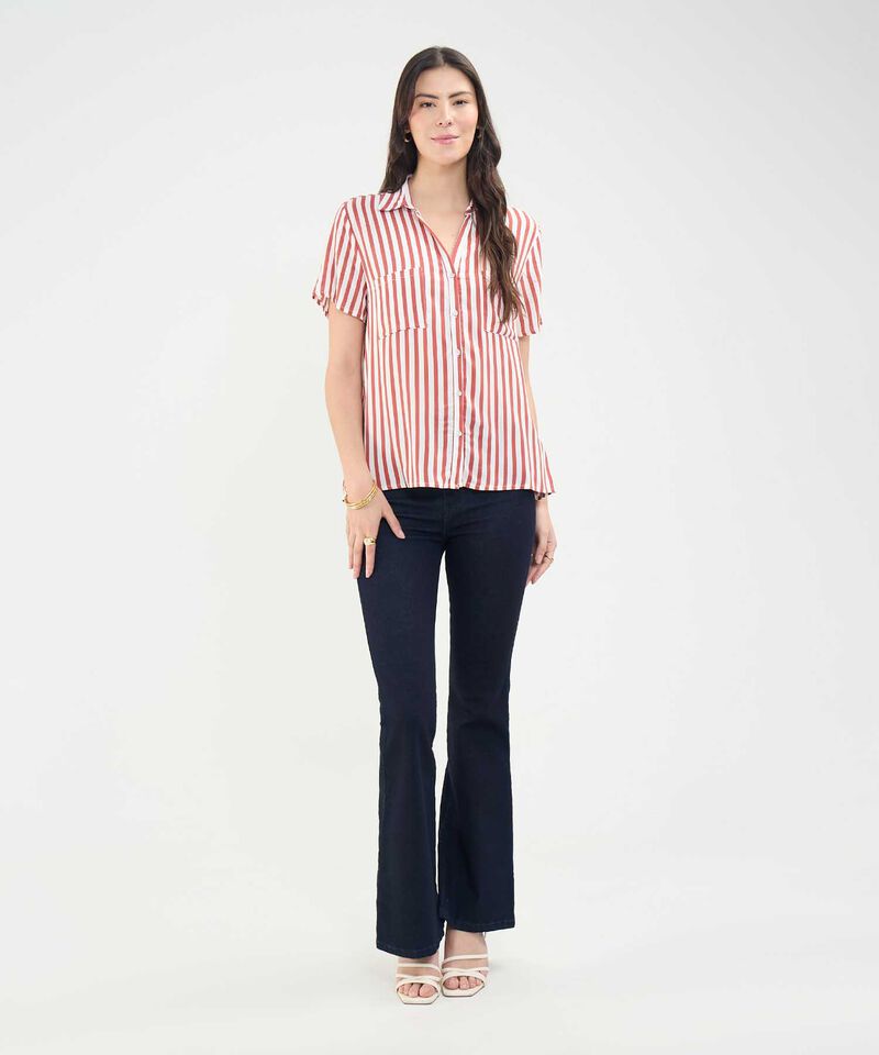 Camisa Manga Corta Con Bolsillos En Frente Estampada