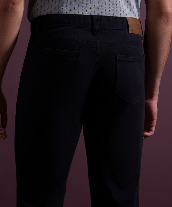 Pantalón 5 Bolsillos Unicolor Esencial