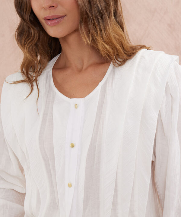 Blusa Unicolor Con Hombreras Y Alforzas En Hombros