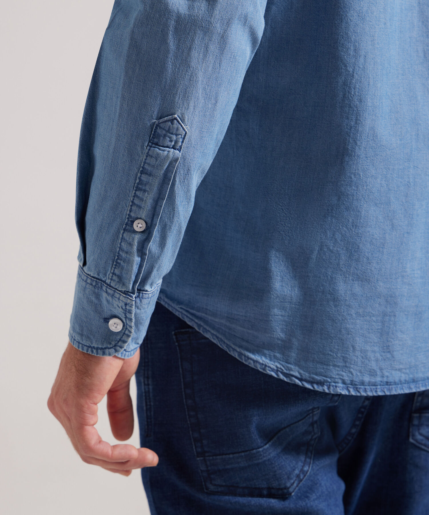 Camisa Con Bolsillo Bicelado Tono Azul Medio