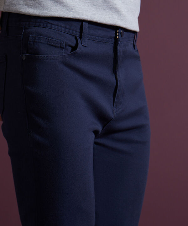 Pantalón 5 Bolsillos Unicolor Esencial image number null