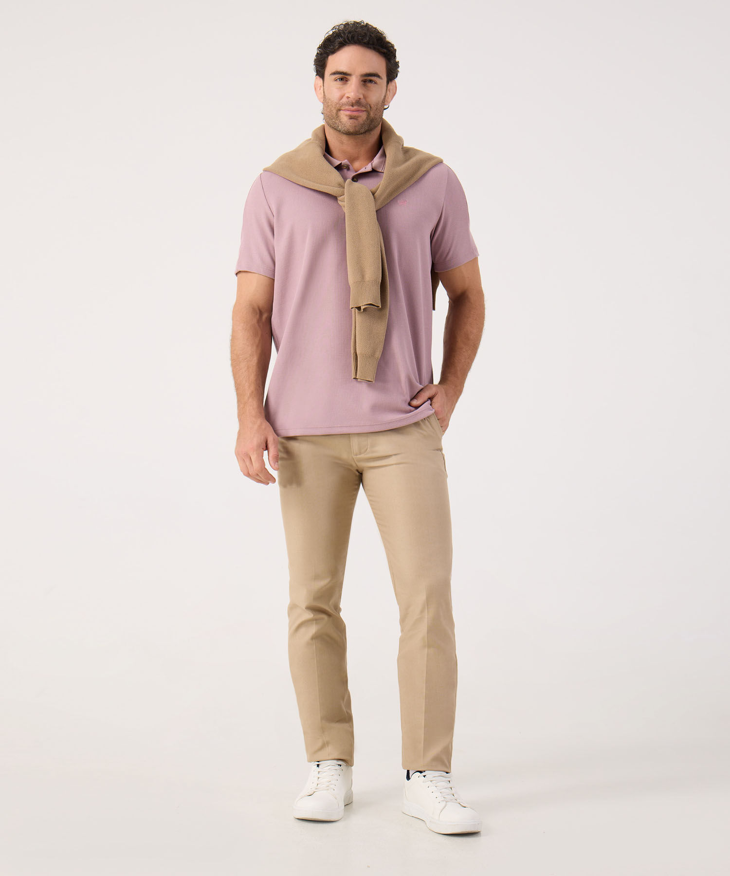 Polo Unicolor Con Textura En Cuello 