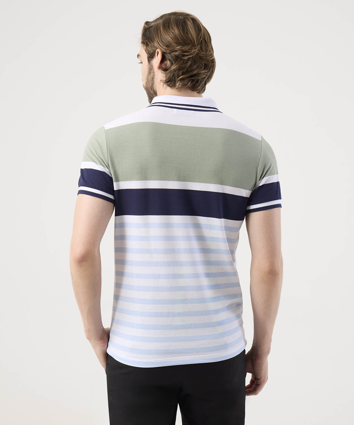 Polo Con Diseño De Bloques Y Franjas 