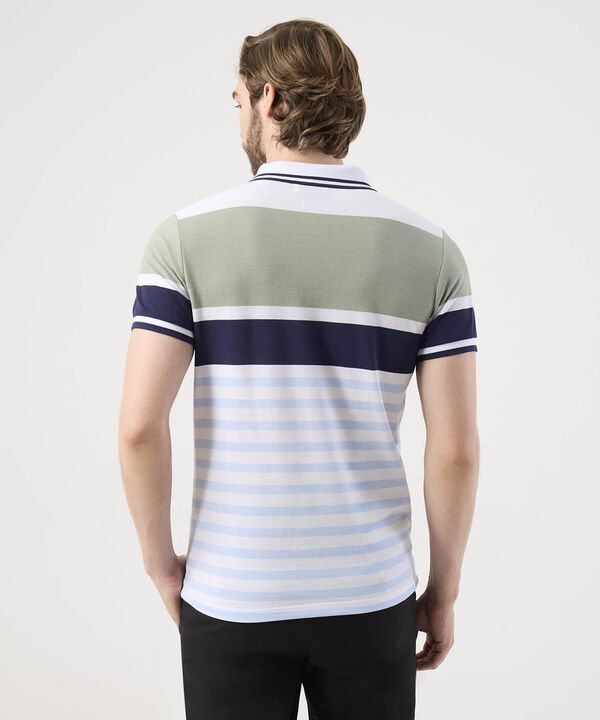 Polo Con Diseño De Bloques Y Franjas 